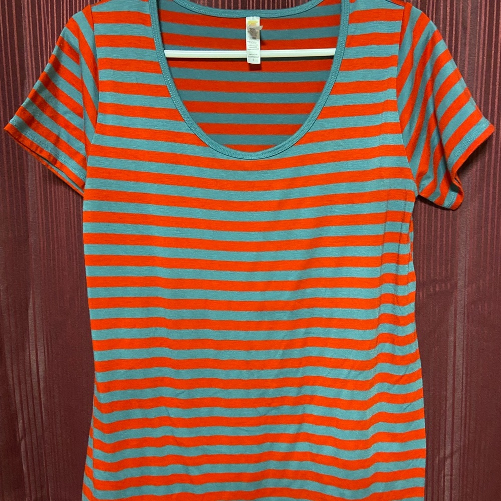 Lularoe ladies shirt size small
